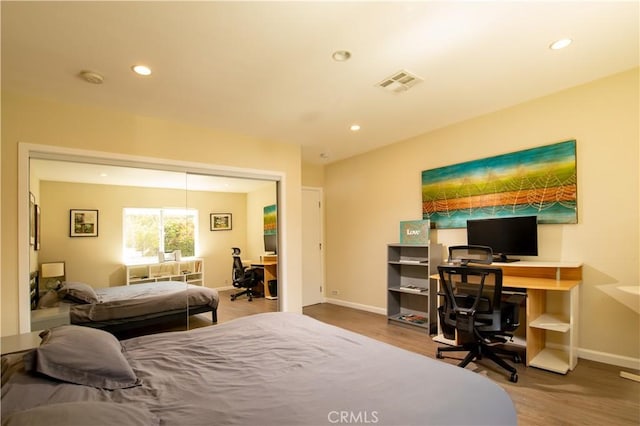 5427 Noble Ave, Sherman Oaks, CA 91411 - bedroom featuring wood finished floors, a desk, recessed lighting, and a closet