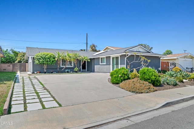 1350 Elder St, Oxnard, CA 93036 - ranch-style house with driveway and stucco siding