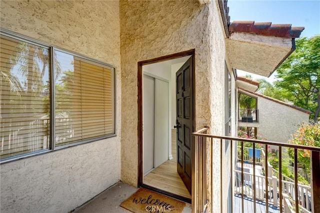 23391 Park Sorrento Unit 62, Calabasas, CA 91302 - entrance to property with stucco siding and a balcony