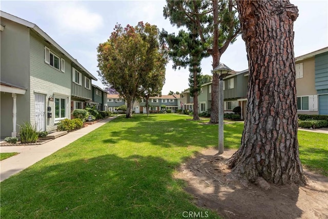 19847 Coventry Ln, Huntington Beach, CA 92646 - surrounding community with a residential view and a yard