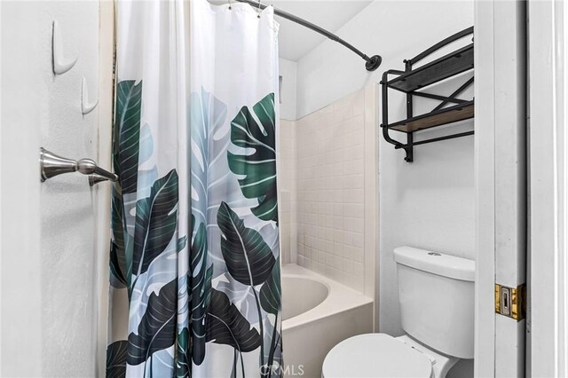 258 Vail Dr, Chico, CA 95973 - full bath with shower / tub combo with curtain and toilet