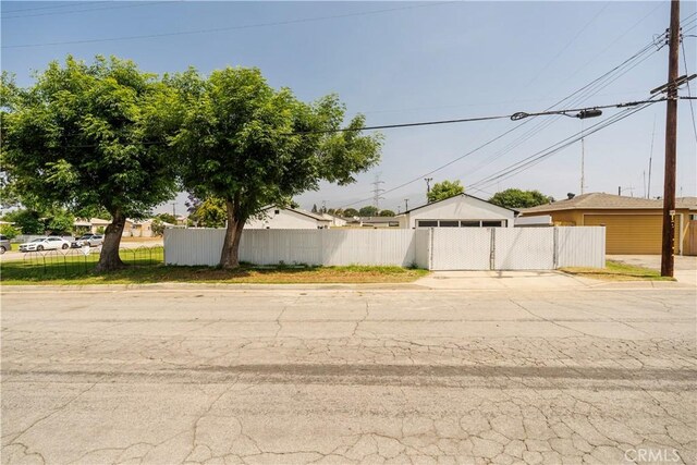 5402 N Fairvalley Ave, Covina, CA 91722 - view of yard featuring a garage