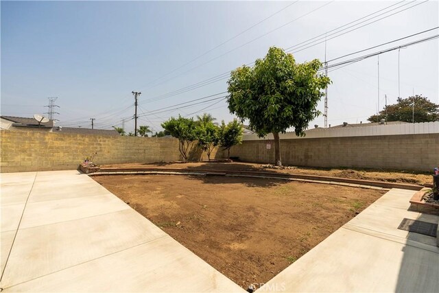 5402 N Fairvalley Ave, Covina, CA 91722 - fenced backyard with a patio