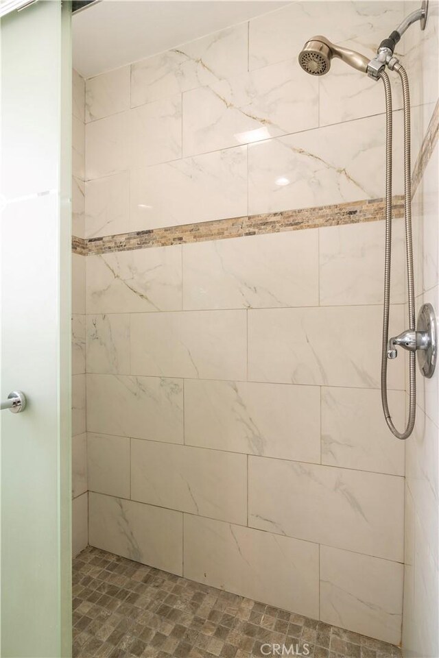 5402 N Fairvalley Ave, Covina, CA 91722 - bathroom with a tile shower