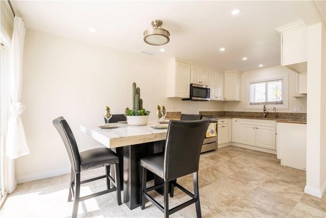 5402 N Fairvalley Ave, Covina, CA 91722 - dining room with recessed lighting and baseboards