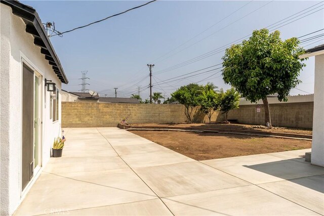 5402 N Fairvalley Ave, Covina, CA 91722 - fenced backyard with a patio