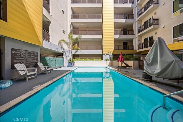 2939 Leeward Ave Unit 415, Los Angeles, CA 90005 - view of community pool