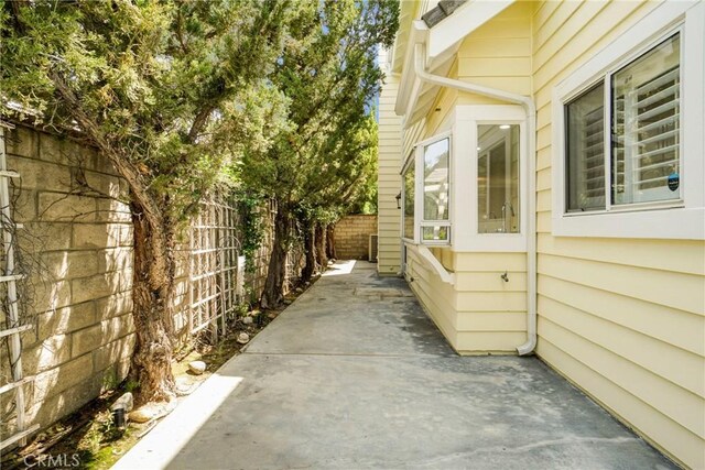26433 Emerald Dove Dr, Valencia, CA 91355 - photo 32