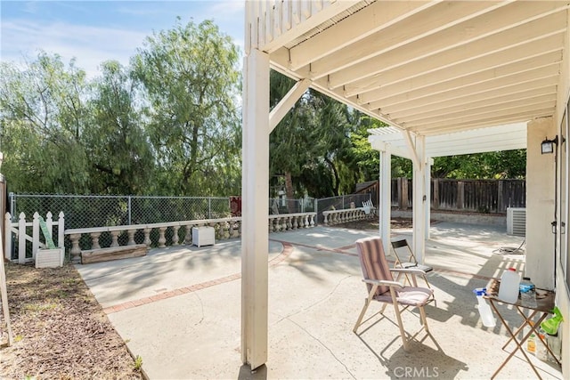 25213 Via Las Lomas, Murrieta, CA 92562 - fenced backyard with a patio area
