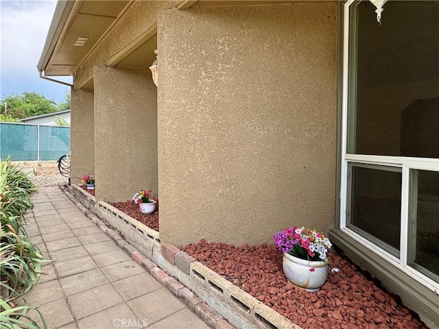 8 Geneva Ln, Chico, CA 95926 - view of side of home with stucco siding