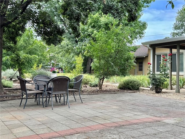 8 Geneva Ln, Chico, CA 95926 - view of patio with outdoor dining space