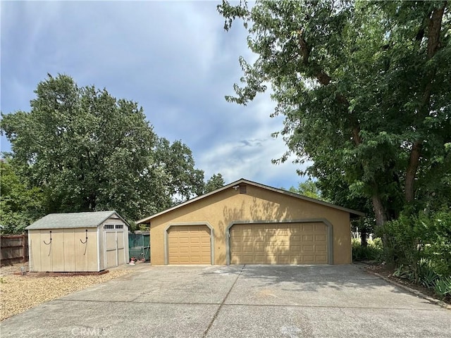 8 Geneva Ln, Chico, CA 95926 - view of front facade featuring an outbuilding, a detached garage, and stucco siding
