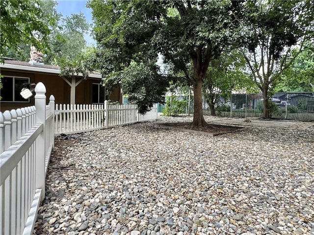 8 Geneva Ln, Chico, CA 95926 - view of yard