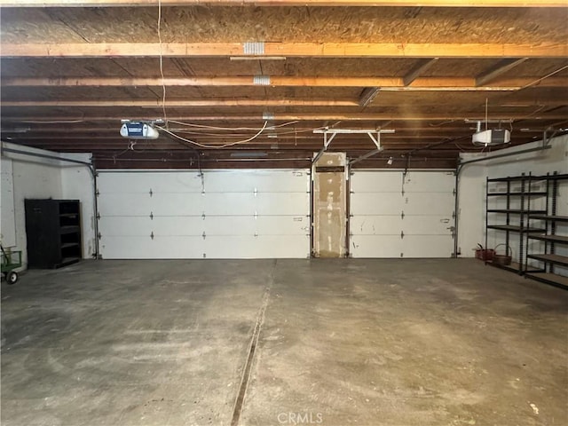 8 Geneva Ln, Chico, CA 95926 - garage with a garage door opener