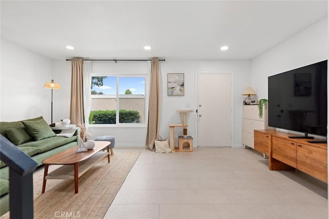 3021 S Sycamore St Unit D, Santa Ana, CA 92707 - living room featuring recessed lighting