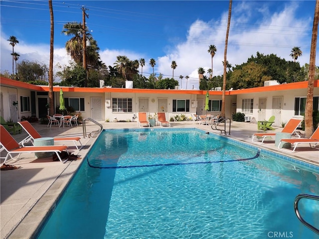314 E Stevens Rd Unit 14, Palm Springs, CA 92262 - community pool with a patio