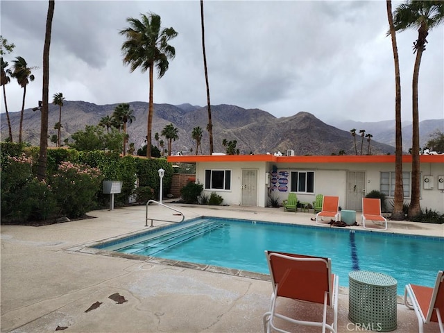 314 E Stevens Rd Unit 14, Palm Springs, CA 92262 - community pool with a mountain view and a patio