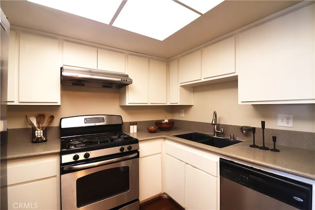 430 N Holliston Ave Unit 210, Pasadena, CA 91106 - kitchen featuring stainless steel appliances, under cabinet range hood, a sink, and white cabinetry