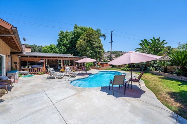 1390 Corona Ave, Norco, CA 92860 - view of swimming pool with a patio area