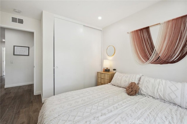 28034 Parkridge Ln, Canyon Country, CA 91387 - bedroom with wood finished floors, a closet, and recessed lighting
