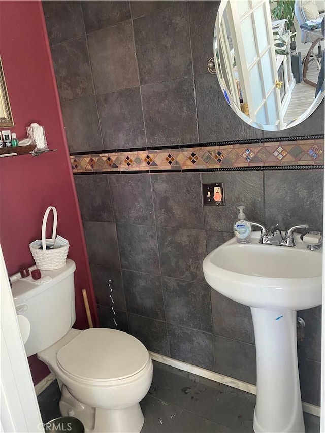 357 Cumberland Rd, Glendale, CA 91202 - half bathroom featuring toilet, tile patterned floors, and tile walls