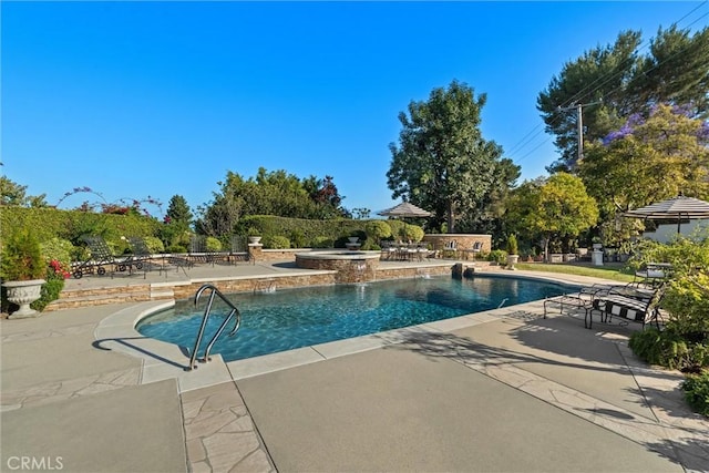 2136 W Gaucho Dr, Rancho Palos Verdes, CA 90275 - view of pool with a patio area and a pool with connected hot tub
