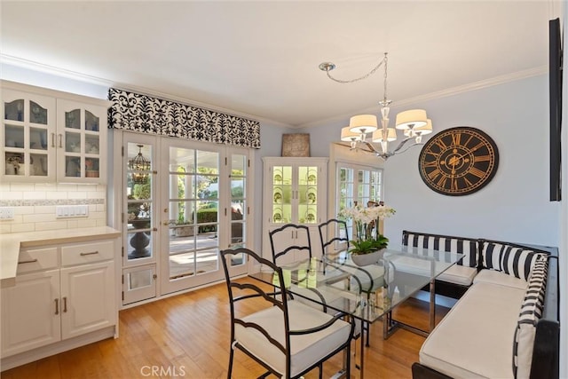 2136 W Gaucho Dr, Rancho Palos Verdes, CA 90275 - dining room with a chandelier, light wood-style floors, and crown molding