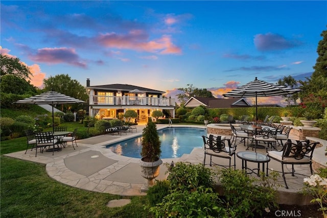 2136 W Gaucho Dr, Rancho Palos Verdes, CA 90275 - pool at dusk with a patio, an outdoor pool, and a lawn