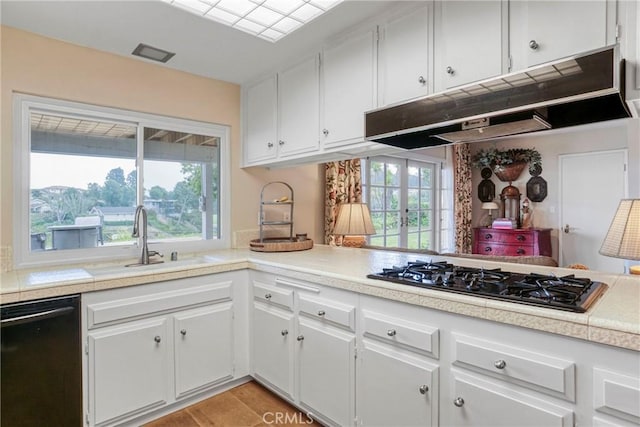 27990 Beechgate Dr, Rancho Palos Verdes, CA 90275 - kitchen with black gas cooktop, dishwashing machine, under cabinet range hood, a sink, and light countertops