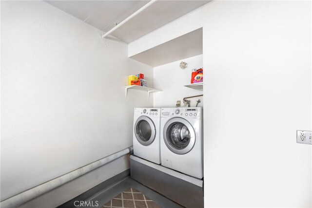 1844 W Falmouth Ave Unit 5, Anaheim, CA 92801 - laundry area featuring washing machine and clothes dryer