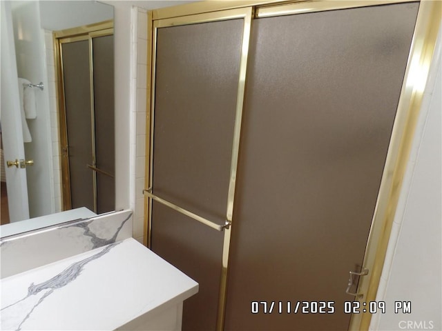 1676 Dumbarton Ave, San Bernardino, CA 92404 - full bath with an enclosed shower and vanity