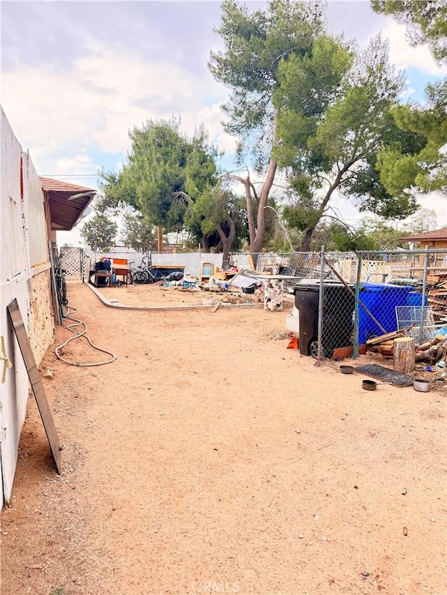 15994 Cactus St, Hesperia, CA 92345 - view of yard