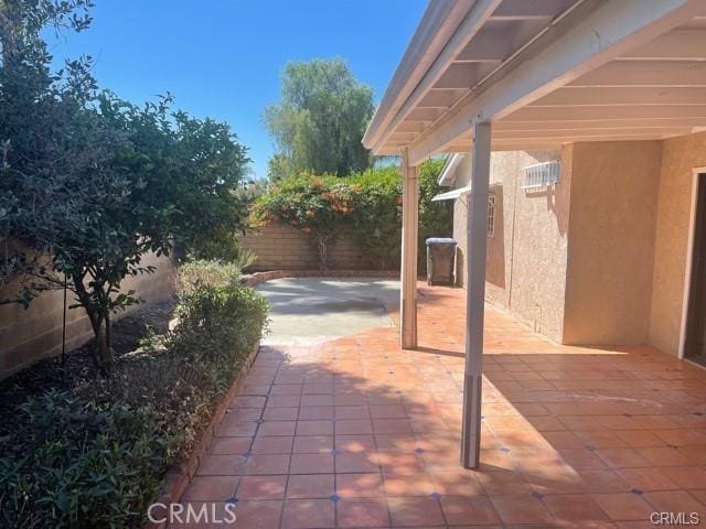 900 Raquel Ct, Hemet, CA 92545 - fenced backyard featuring a patio