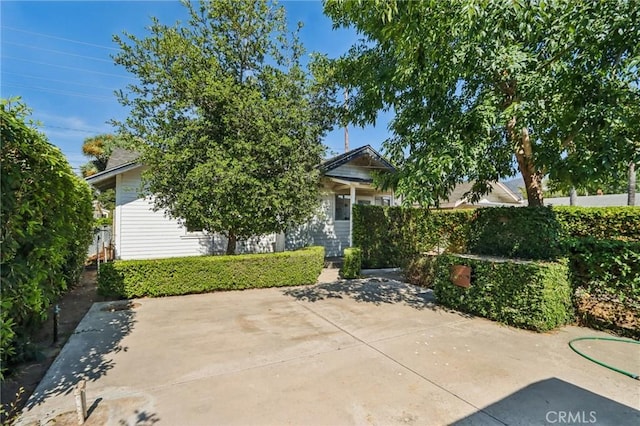 542 Ojai Rd, Santa Paula, CA 93060 - view of front facade with a patio area
