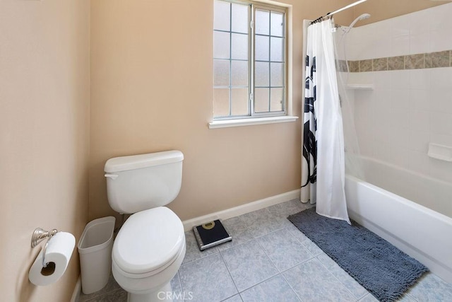 3475 Paseo Verde Ave, Merced, CA 95348 - full bath featuring toilet, shower / bath combination with curtain, tile patterned floors, and baseboards