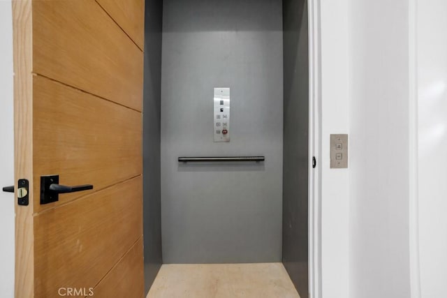14899 Round Vly, Sherman Oaks, CA 91403 - view of elevator