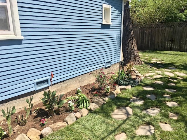 11958 Sarah St, Valley Village, CA 91607 - view of side of property