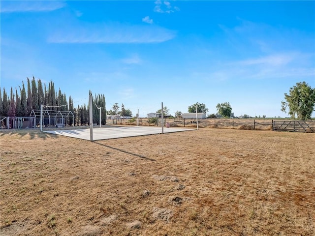 1654 W S Ave, Fresno, CA 93706 - view of yard with volleyball court