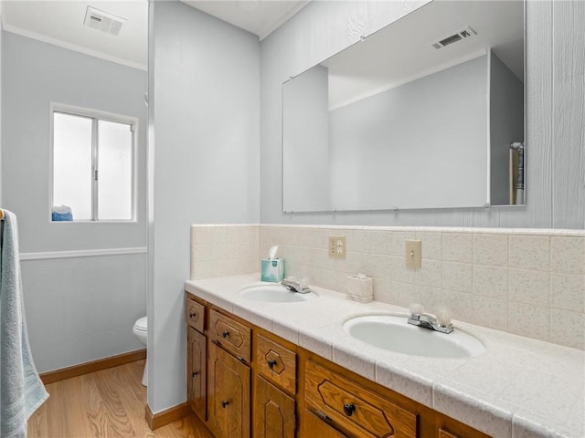1654 W S Ave, Fresno, CA 93706 - full bath featuring wood finished floors, double vanity, backsplash, toilet, and baseboards
