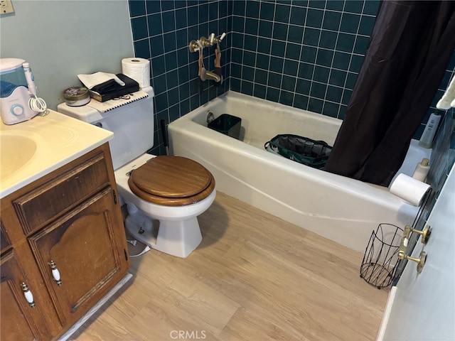 919 Dexter St, Los Angeles, CA 90042 - full bath featuring wood finished floors, toilet, vanity, and shower / bath combo with shower curtain