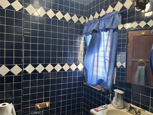 919 Dexter St, Los Angeles, CA 90042 - bathroom featuring a sink