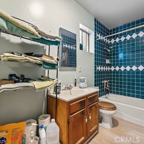 919 Dexter St, Los Angeles, CA 90042 - full bath featuring wood finished floors, vanity, and shower / bathtub combination