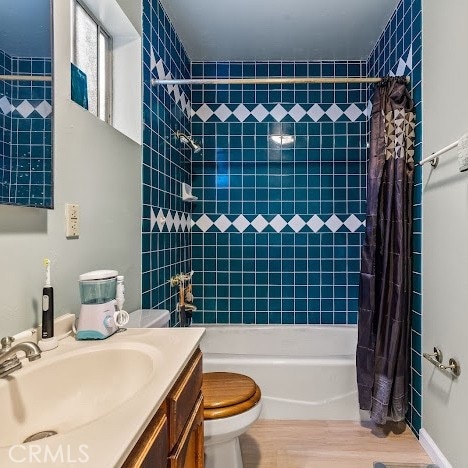 919 Dexter St, Los Angeles, CA 90042 - bathroom with vanity, wood finished floors, and shower / tub combo