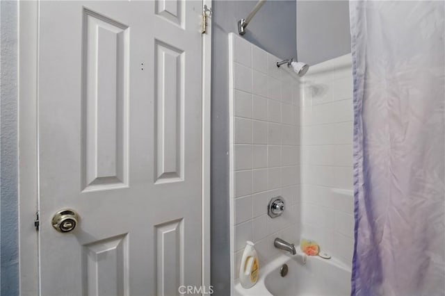 140 W 220th St Unit 105, Carson, CA 90745 - full bath featuring shower / bathtub combination with curtain