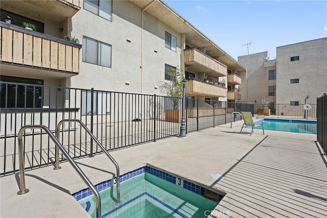19029 Nordhoff St Unit 103, Northridge, CA 91324 - community pool with a community hot tub and a patio area
