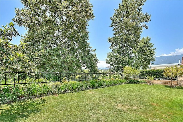 6237 Birdie Dr, La Verne, CA 91750 - view of yard