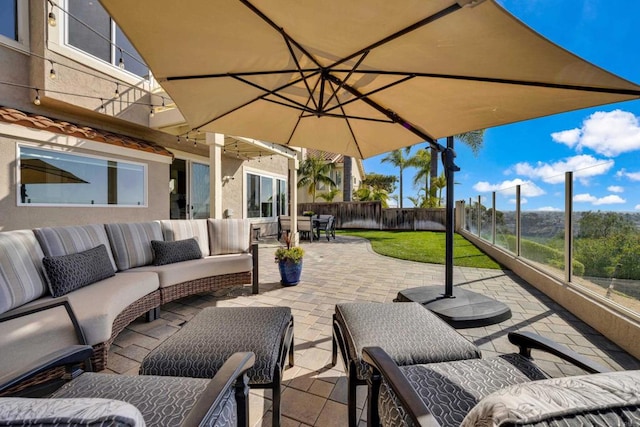 9552 Babauta Rd, San Diego, CA 92129 - fenced backyard featuring an outdoor hangout area, a patio area, and outdoor dining area