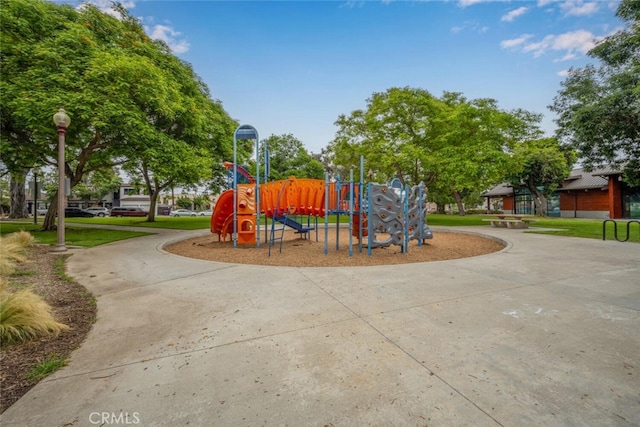 2925 E Spaulding St Unit 304, Long Beach, CA 90804 - view of communal playground