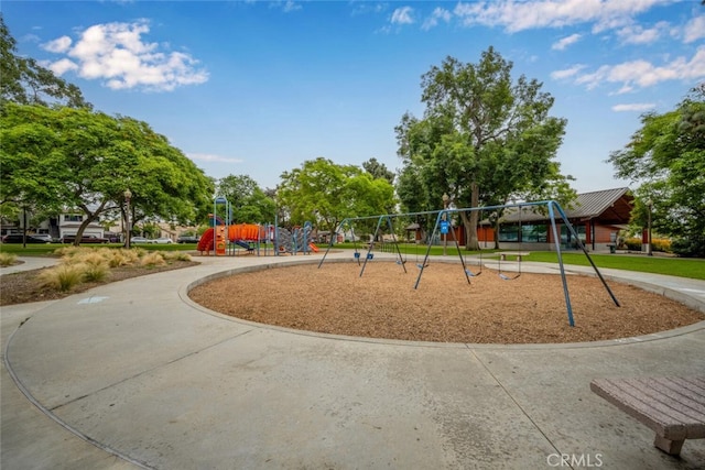 2925 E Spaulding St Unit 304, Long Beach, CA 90804 - view of communal playground
