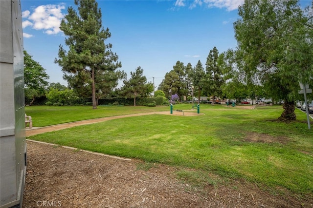 2925 E Spaulding St Unit 304, Long Beach, CA 90804 - view of property's community with a lawn
